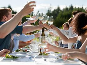 Two Lakes Catering, Click here to learn more about small & medium event catering, Services such as personal chef services, Dinner for 2, Backyard parties for up to 25 people, Engagement parties, bachelor parties, graduations, family reunions, groups of  25 - 50 people